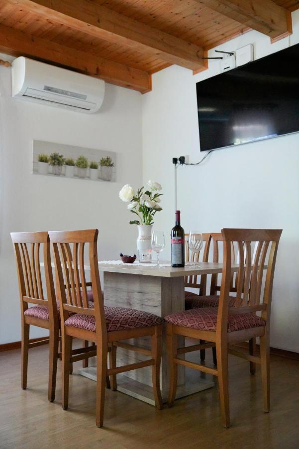 Holiday House Zeleni Gaj โบเว็ก ภายนอก รูปภาพ