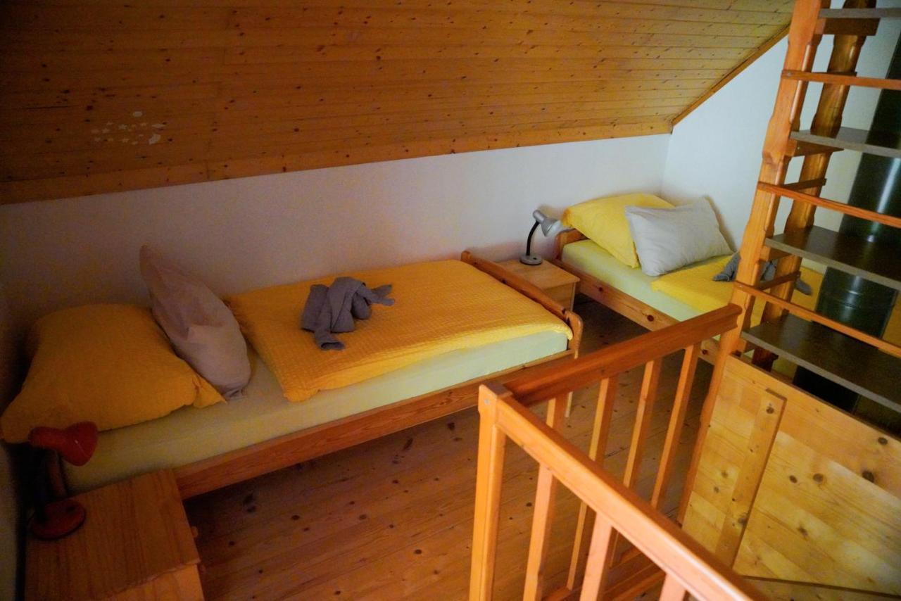 Holiday House Zeleni Gaj โบเว็ก ภายนอก รูปภาพ